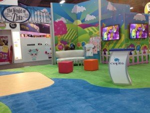30' x 60' Island with SEG Fabric Graphics, RE-502 Display Cases, RE-1209 Reception Counter, and Arch-Shape Aero Entrance Header with Pillowcase Graphic