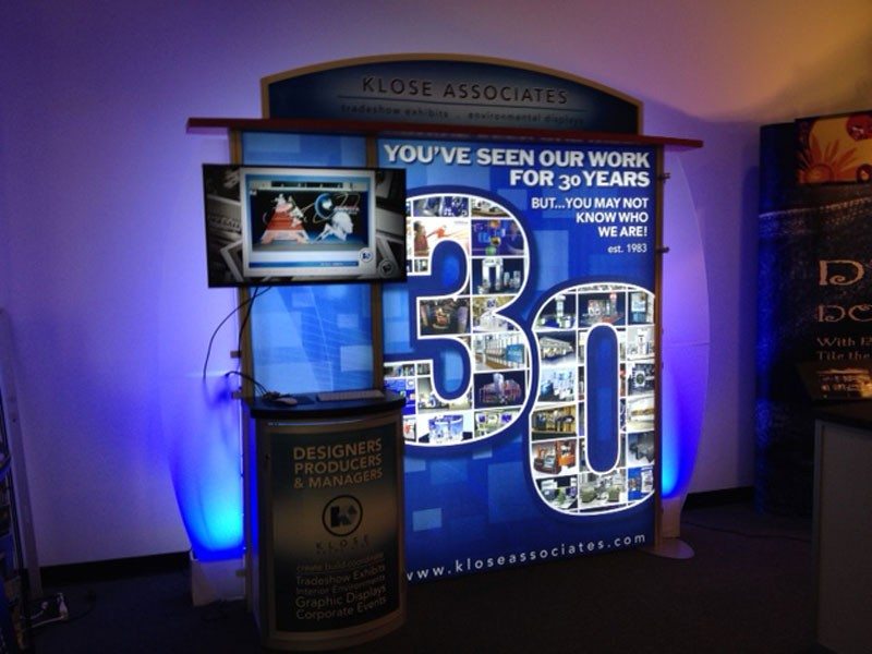 vk-1118 segue backlit hybrid exhibit will help attract traffic in your trade show exhibit