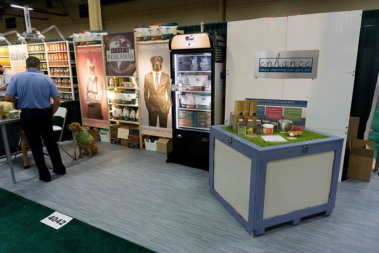 Tips For Setting Up Trade Show Display Cases