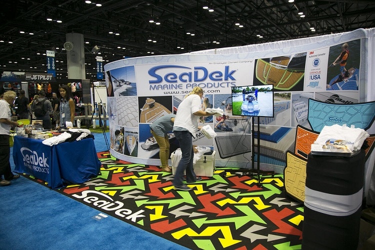 What’s a good tip when purchasing a rolled carpet for a trade show?